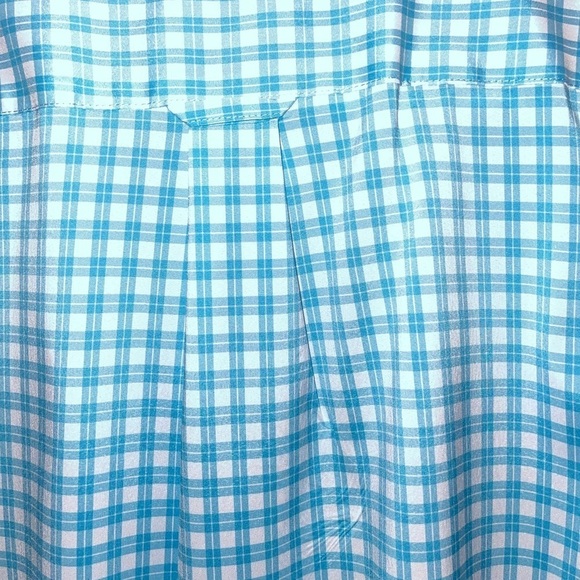 Medium NWOT IZOD feels like a fishing shirt blue and white
Button down collar - Picture 4 of 9